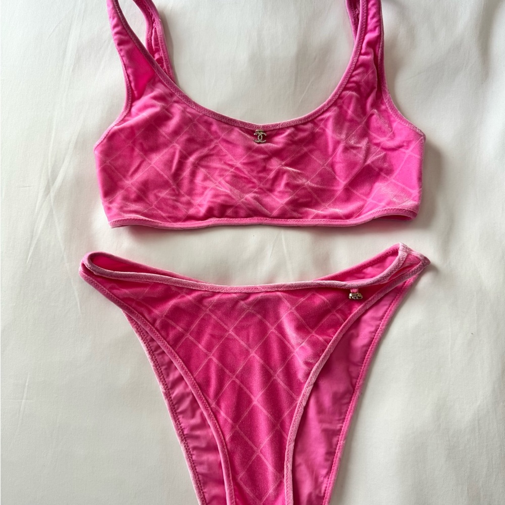 Chanel Coco Beach summer 2023 pink bikini, sold out everywhere. Size 36.